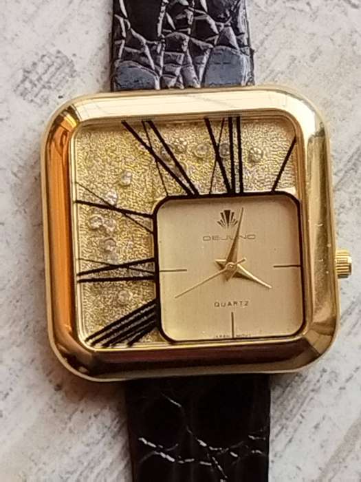 LADIES DEJUNO GOLD 35MM WATCH IN EXCELLENT WORKING CONDITION