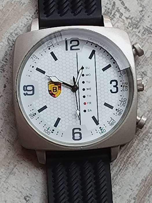MENS BULKY 50MM FASHION BAISHA WATCH IN EXCELLENT WORKING CONDITION