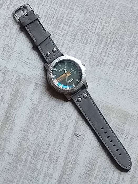 MENS FASHION AD NAZ WATCH WITH DATE FUNCTION IN EXCELLENT WORKING CONDITION
