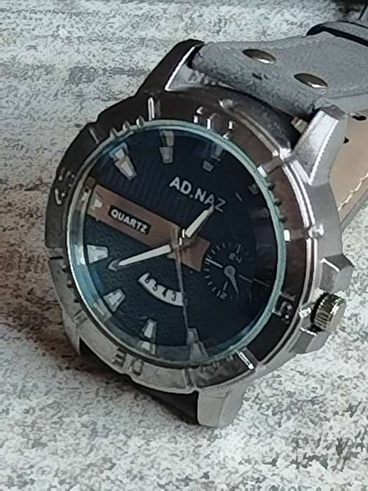 MENS FASHION AD NAZ WATCH WITH DATE FUNCTION IN EXCELLENT WORKING CONDITION