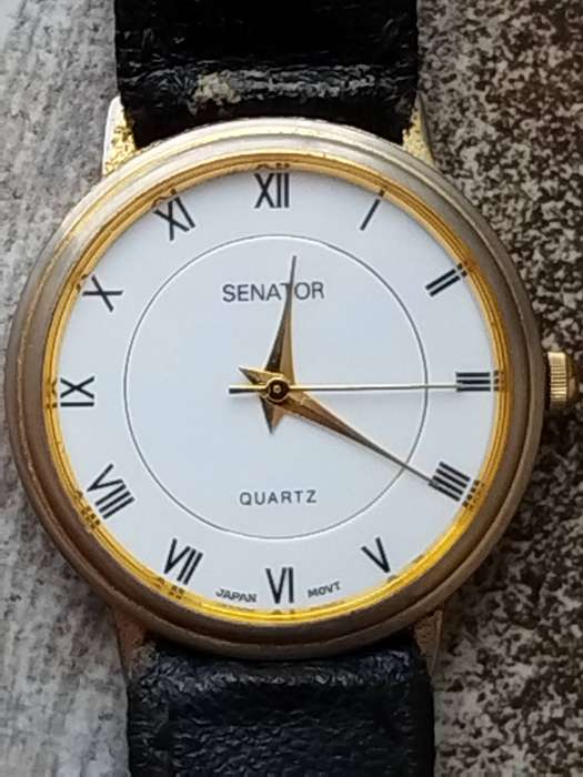 MENS VINTAGE SENATOR WATCH WITH 2 EXTRA FREE LEATHER STRAPS IN EXCELLENT WORKING CONDITION