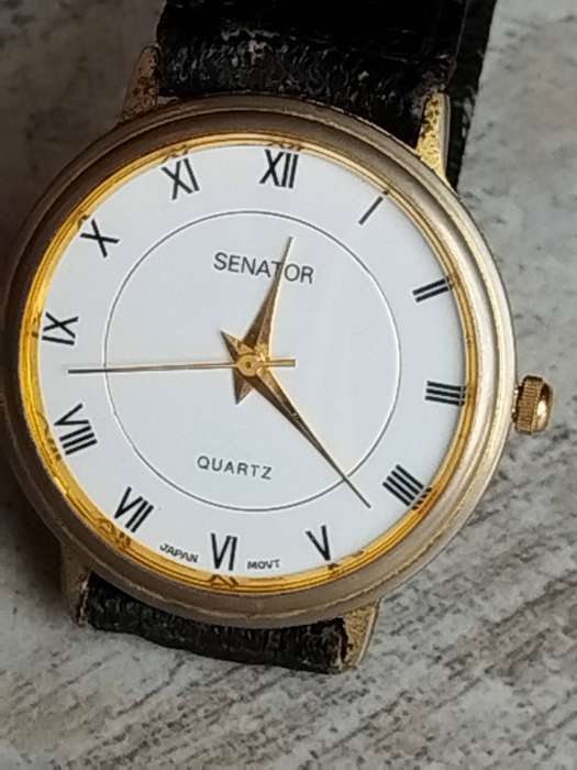 MENS VINTAGE SENATOR WATCH WITH 2 EXTRA FREE LEATHER STRAPS IN EXCELLENT WORKING CONDITION