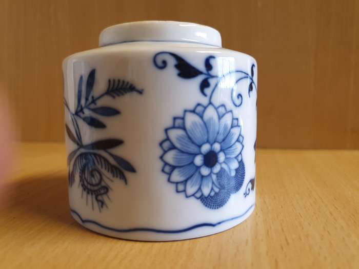 Set of 2 Blue Danube Lidded Jars - Made in Japan  - height 7cm width 8cm