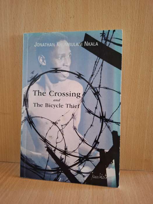 The Crossing and The Bicycle Thief: Jonathan Khumbulani Nkala  (Paperback)
