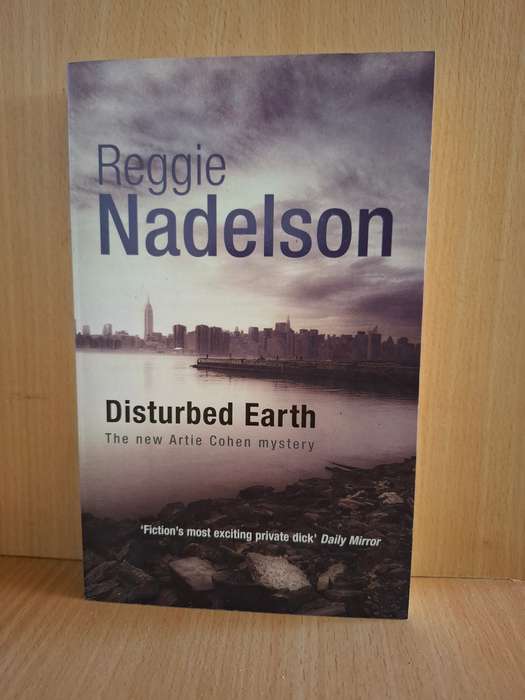 Disturbed Earth: Reggie Nadelson (Paperback)