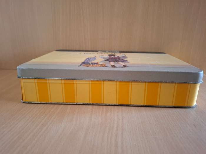 I Love Chuckles Tin - 26cm x 18cm depth 5cm