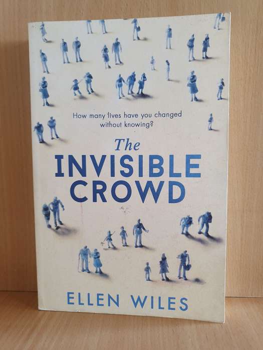 The Invisible Crowd: Ellen Wiles  (Paperback)