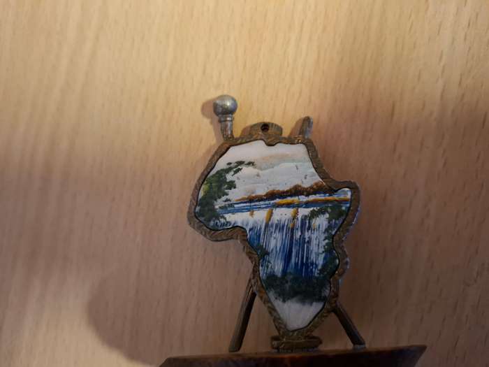 Souvenir of Niagra Falls (height 7cm width 6cm)