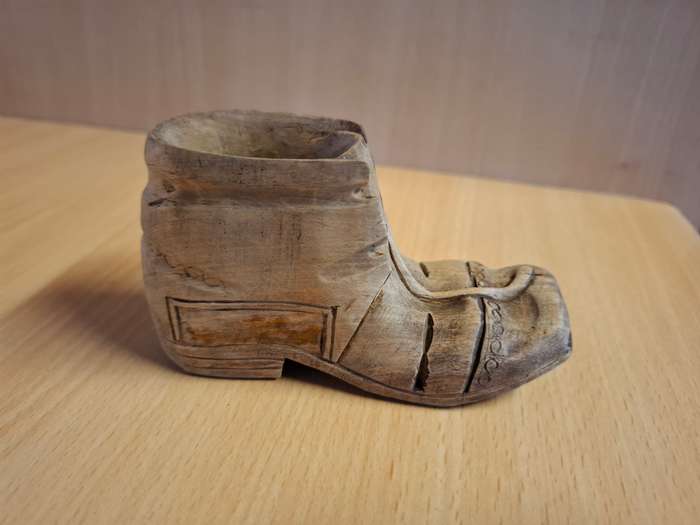 Small Wooden Shoe Ornament (12cm x 5cm height 6cm)