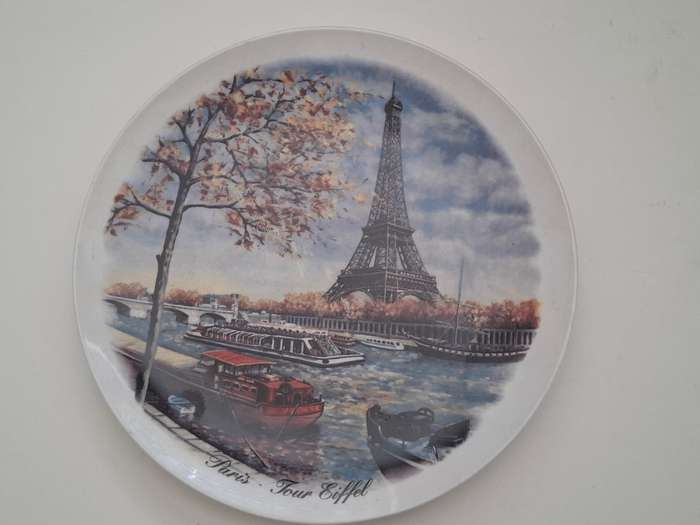 Souvenir Wall Plate - Paris, Eiffel Tower - 21cm