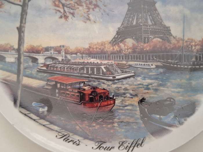 Souvenir Wall Plate - Paris, Eiffel Tower - 21cm