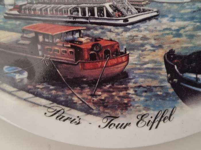 Souvenir Wall Plate - Paris, Eiffel Tower - 21cm