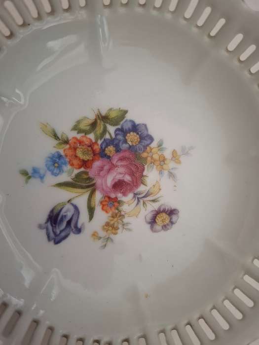 Vintage Round Floral Dish - width 12cm height 3cm