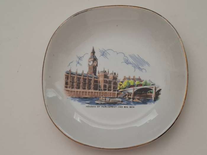 Souvenir Plate - Houses of Parliment and Big Ben Plate - 12cm x 12cm