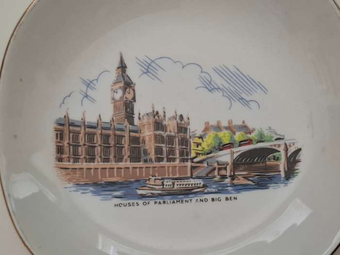 Souvenir Plate - Houses of Parliment and Big Ben Plate - 12cm x 12cm