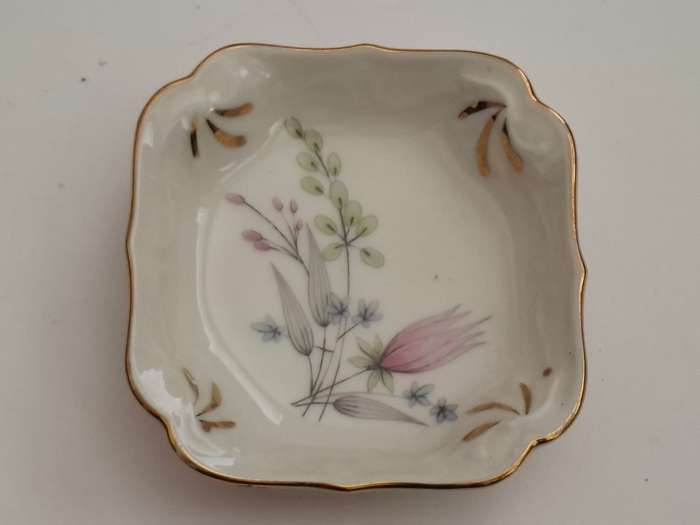 Alka Bavaria Pin Floral Pin Dish - 8cm x 8cm