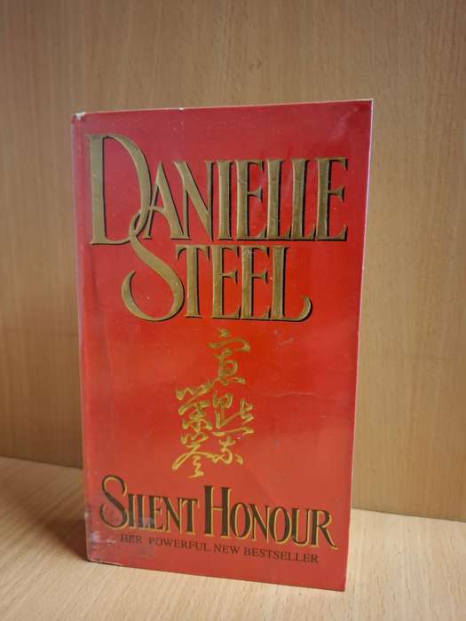 Silent Honour: Danielle Steel (Paperback)
