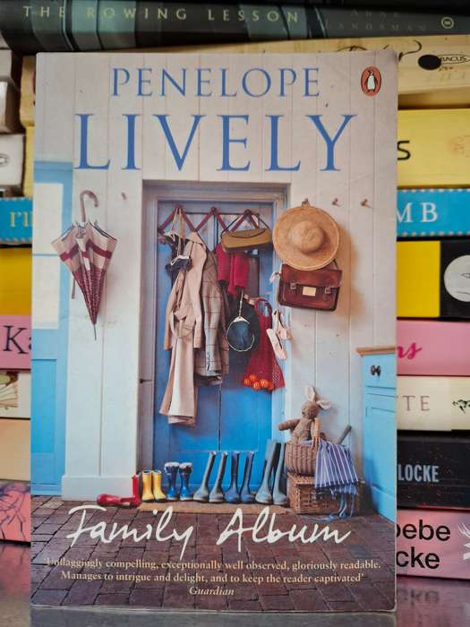 Family Album: Penelope Lively (Paperback)