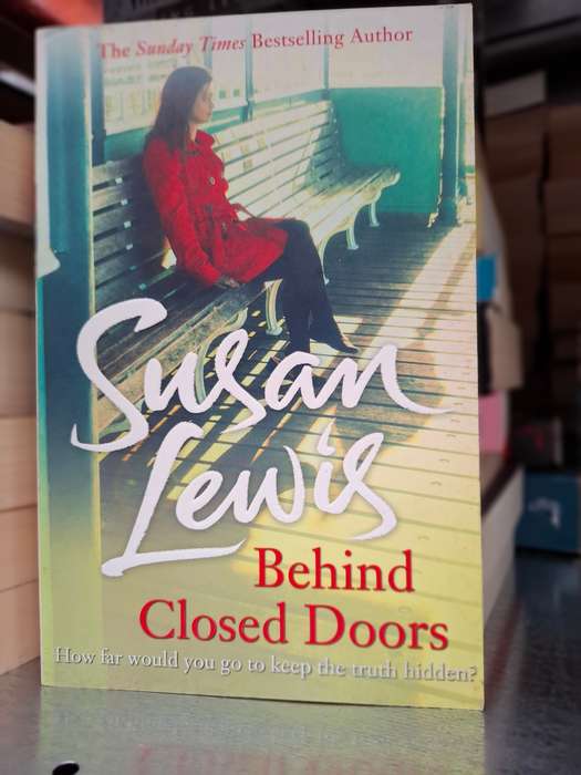 Behind Closed Doors: Susan Lewis  (Paperback)