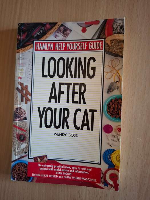 Looking after Your Cat : Wendy Goss  (Paperback)