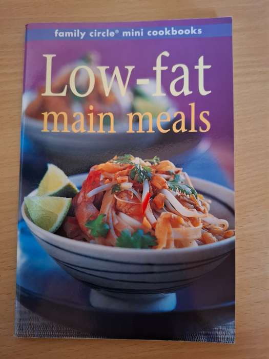 Family Circle : Low-fat Main Meals  (Paperback)