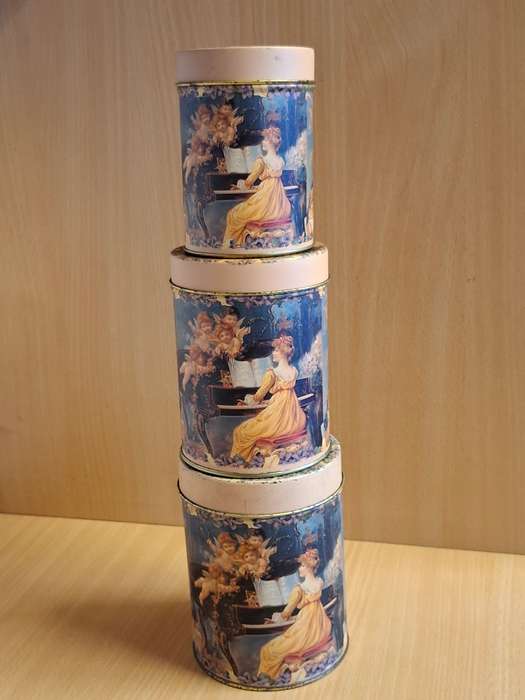 Set of 3 Vintage Rustic Tins