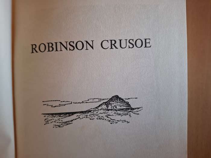 The Children`s Classics - Robinson Crusoe by Daniel Defoe  (Hardcover)