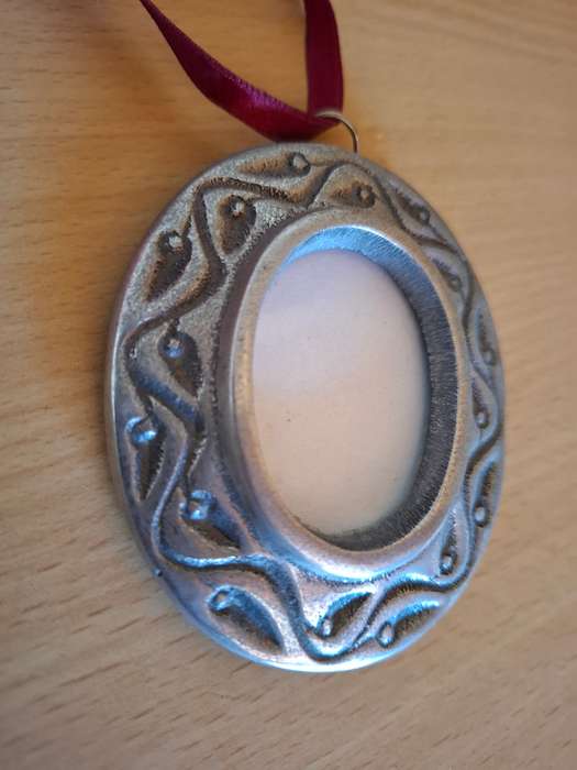 Oval Metal Photo Frame (8cm x 7cm)