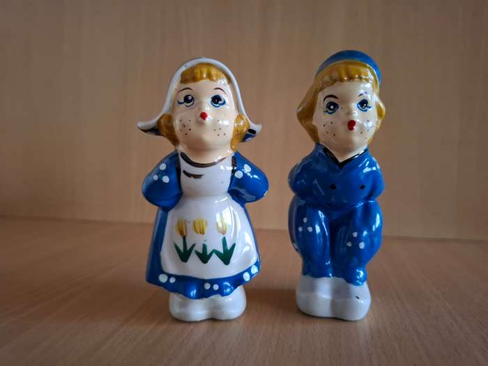 Dutch Boy & Girl Figurine Salt & Pepper Set