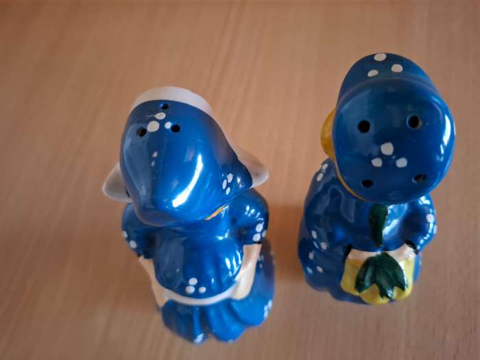 Dutch Boy & Girl Figurine Salt & Pepper Set