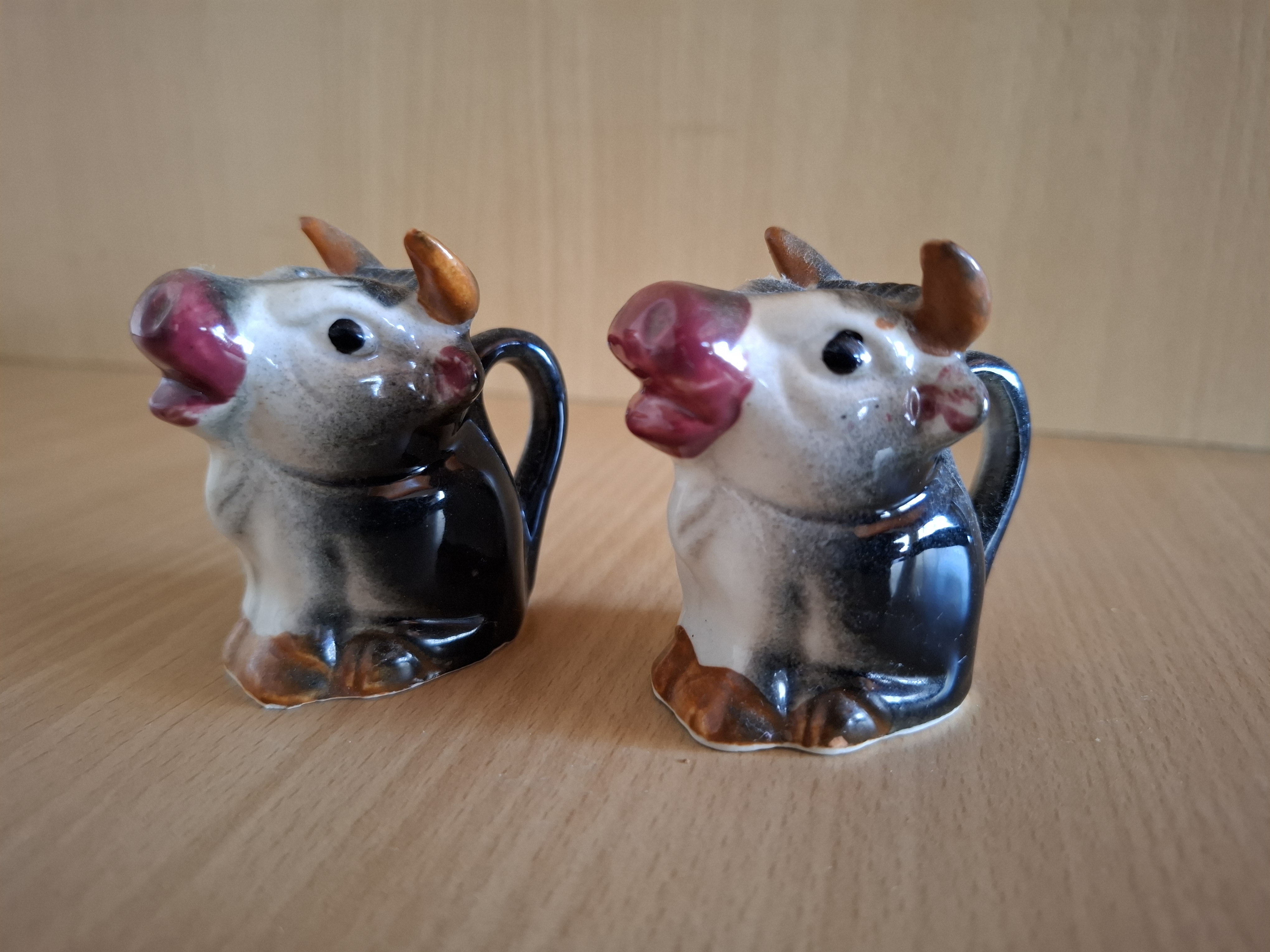 Small Ceramic Bull Figurine Salt & Pepper Shaker Set