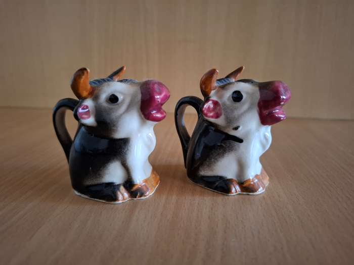 Small Ceramic Bull Figurine Salt & Pepper Shaker Set