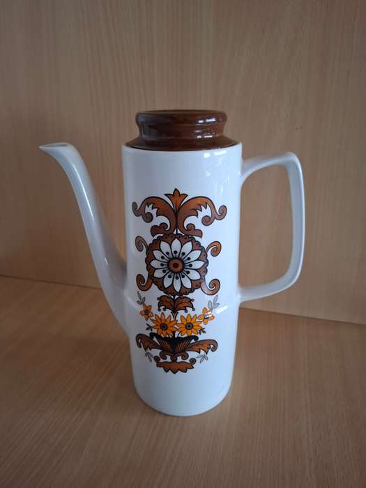 Vintage 1960`s Cassandra Coffee Pot with 6 Cups (Designed by John Russell)