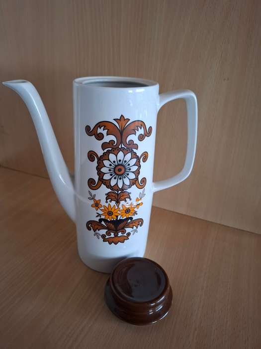 Vintage 1960`s Cassandra Coffee Pot with 6 Cups (Designed by John Russell)
