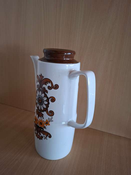 Vintage 1960`s Cassandra Coffee Pot with 6 Cups (Designed by John Russell)