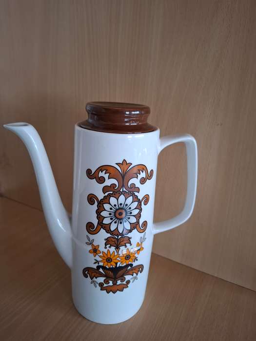 Vintage 1960`s Cassandra Coffee Pot with 6 Cups (Designed by John Russell)