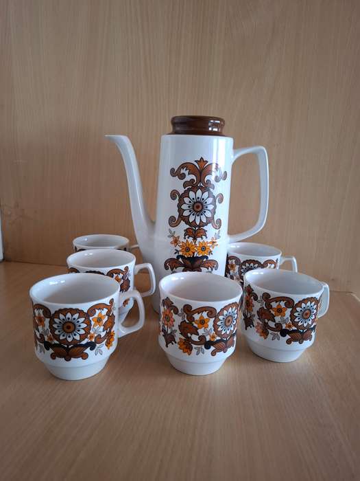 Vintage 1960`s Cassandra Coffee Pot with 6 Cups (Designed by John Russell)