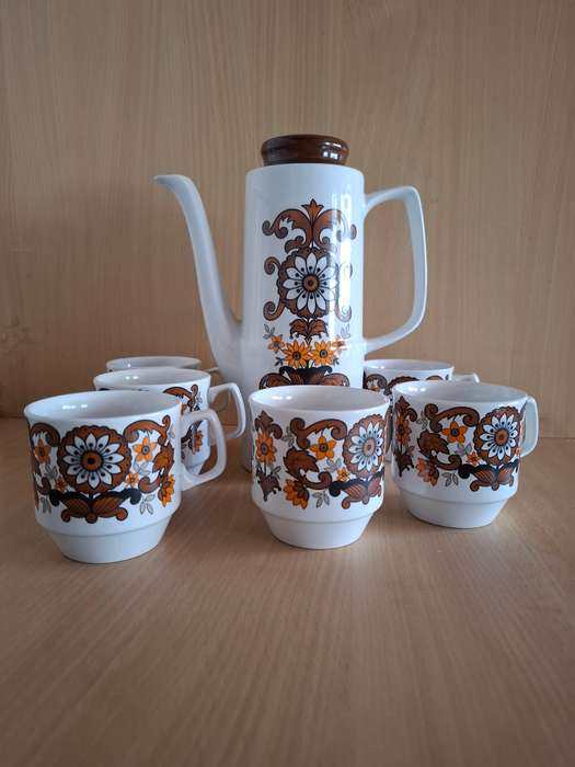 Vintage 1960`s Cassandra Coffee Pot with 6 Cups (Designed by John Russell)