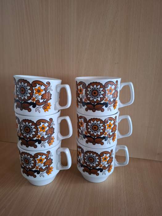 Vintage 1960`s Cassandra Coffee Pot with 6 Cups (Designed by John Russell)