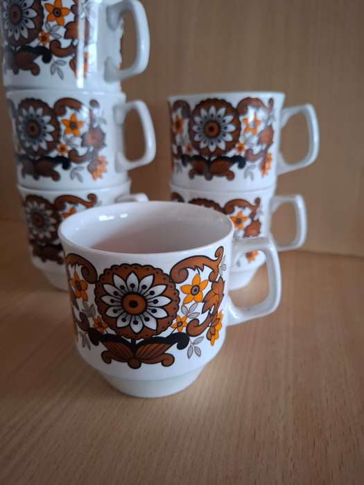 Vintage 1960`s Cassandra Coffee Pot with 6 Cups (Designed by John Russell)