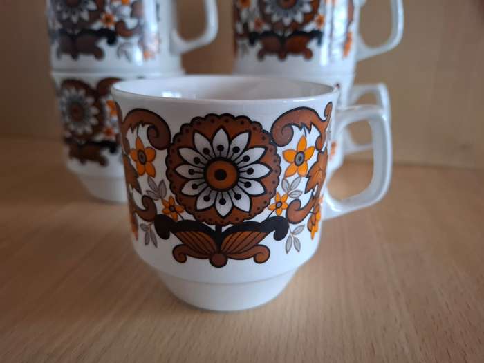 Vintage 1960`s Cassandra Coffee Pot with 6 Cups (Designed by John Russell)