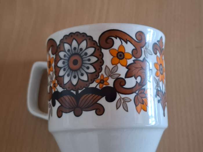 Vintage 1960`s Cassandra Coffee Pot with 6 Cups (Designed by John Russell)