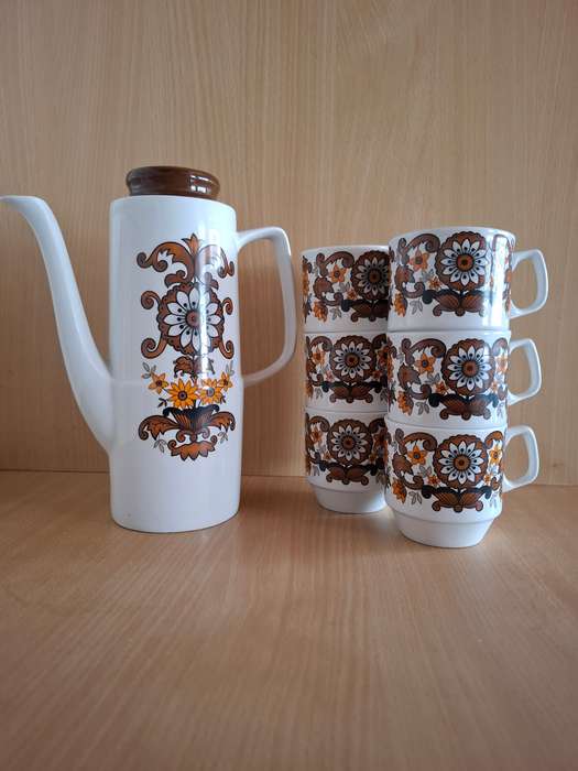 Vintage 1960`s Cassandra Coffee Pot with 6 Cups (Designed by John Russell)