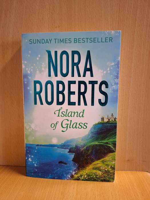 Island of Grass: Nora Roberts  (Paperback)