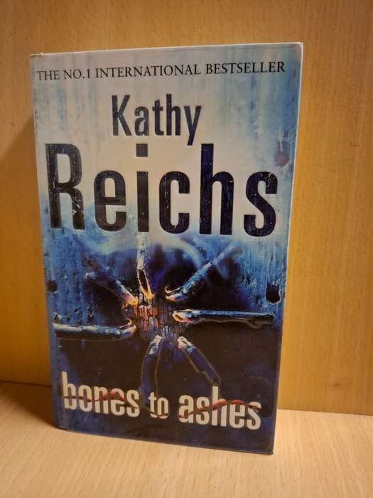 Bones to Ashes: Kathy Reichs (Small Paperback)