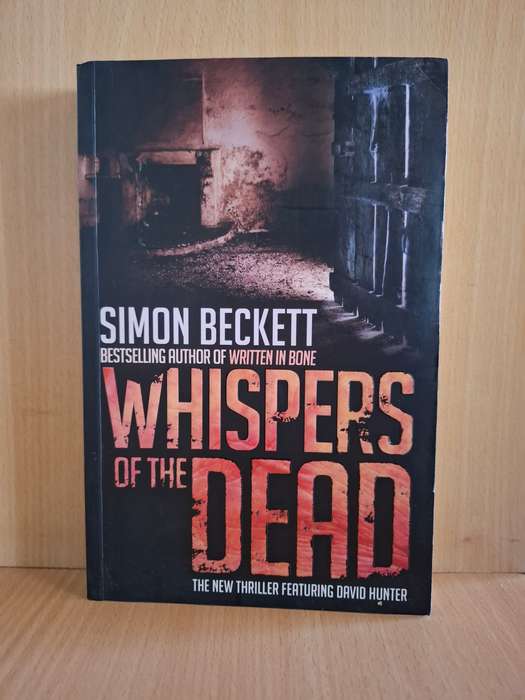 Whispers of The Dead : Simon Beckett  (Paperback)
