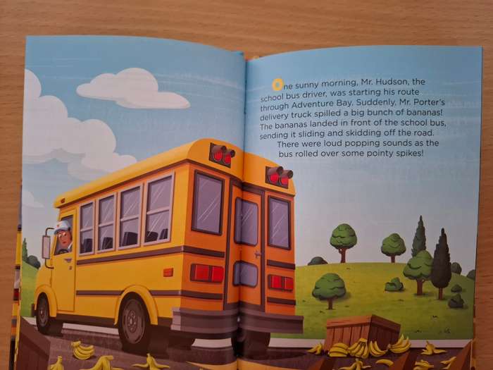 Paw Patrol - Save the School Bus  (Hardcover)