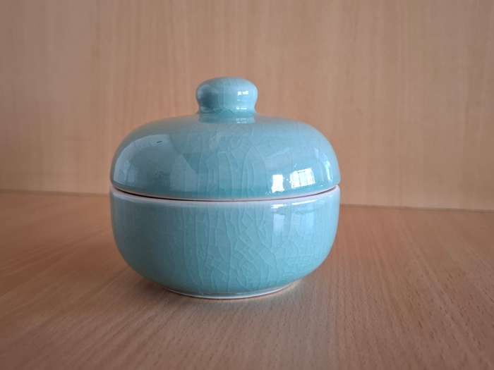 Round Ceramic Lidded Sugar Bowl - width 10cm height 7cm