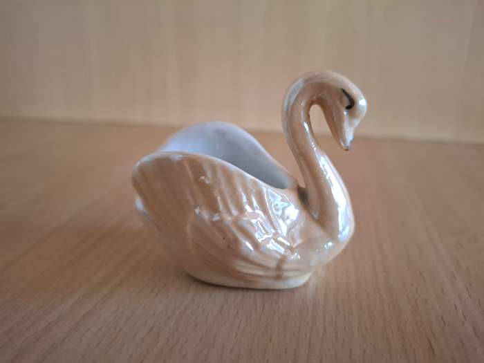 Miniature Swan Ornament - 7cm x 4cm height 6cm