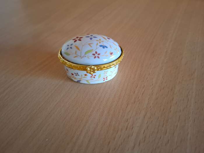 Small Trinket Holder - 5cm x 4cm height 4cm
